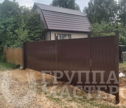 Ворота для небольшого дачного дома