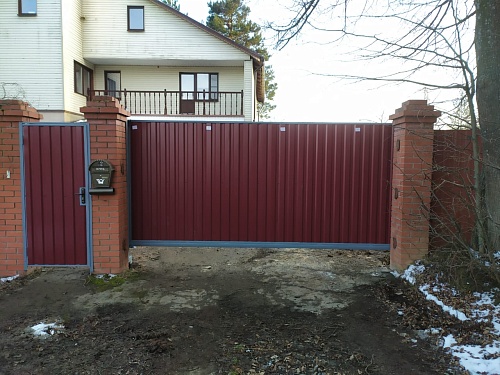 Ворота с калиткой из профнастила