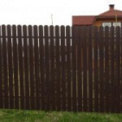 Заборы из евроштакетника