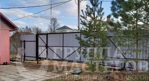 Ворота из профнастила со столбами из профильной трубы