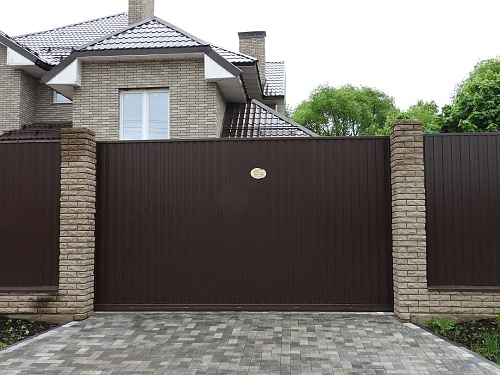 Ворота для кирпичного коттеджа