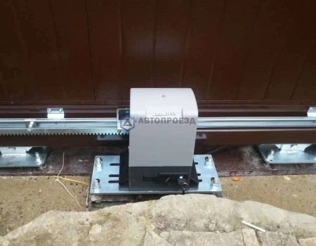 DOORHAN SLIDING-500-24V привод для откатных ворот до 500 кг.